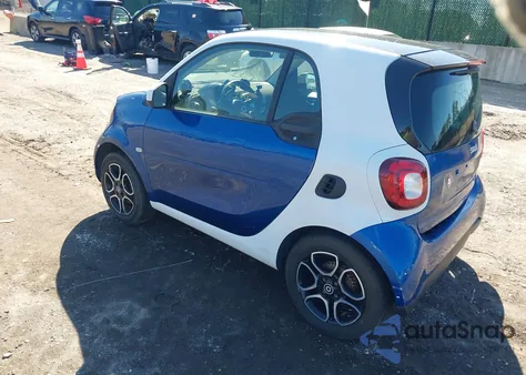 2016 Smart Fortwo Prime z USA, uszkodzony, nr VIN WMEFJ5DA2GK054813